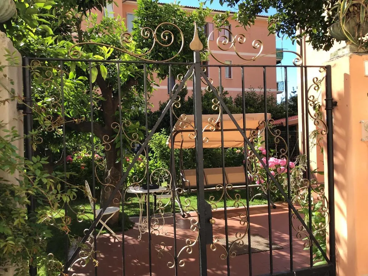 ゲストハウス Casa Luigia Rooms Mtb In Finalborgo Bike Room Tour Ebike Trekking フィナーレ・リーグレ
